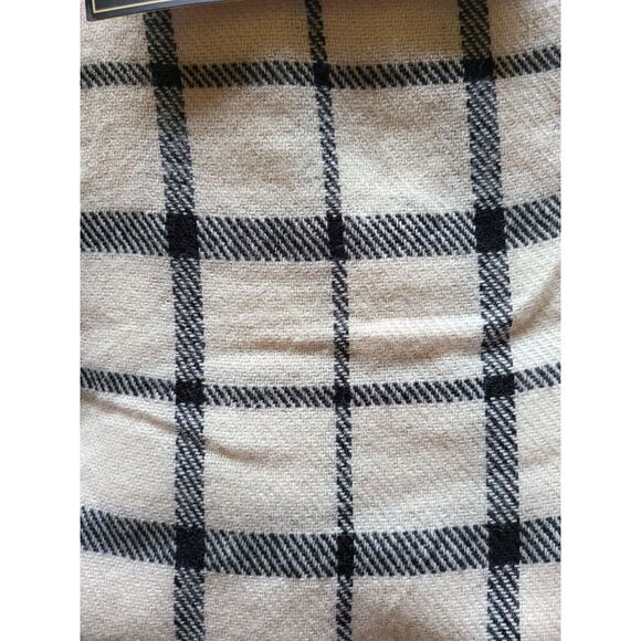 Twig & Arrow Blanket Scarf Plaid Cream Black Fall Winter NWT - Picture 2 of 4